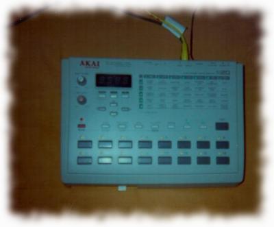 [AKAI S20 Sampler with Disk Drive Technology pic]